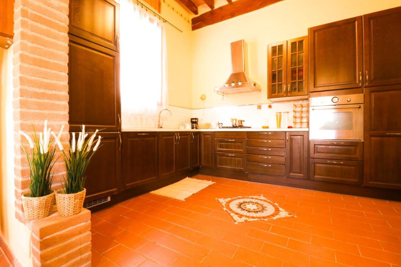 トッリータ・ディ・シエーナ Casale Val D' Orcia- Relax E Lusso In Piscinaヴィラ エクステリア 写真